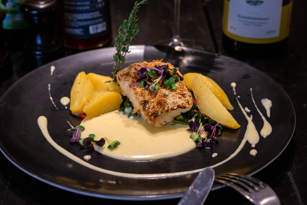Frisches Fischfilet, mediterran zubereitet