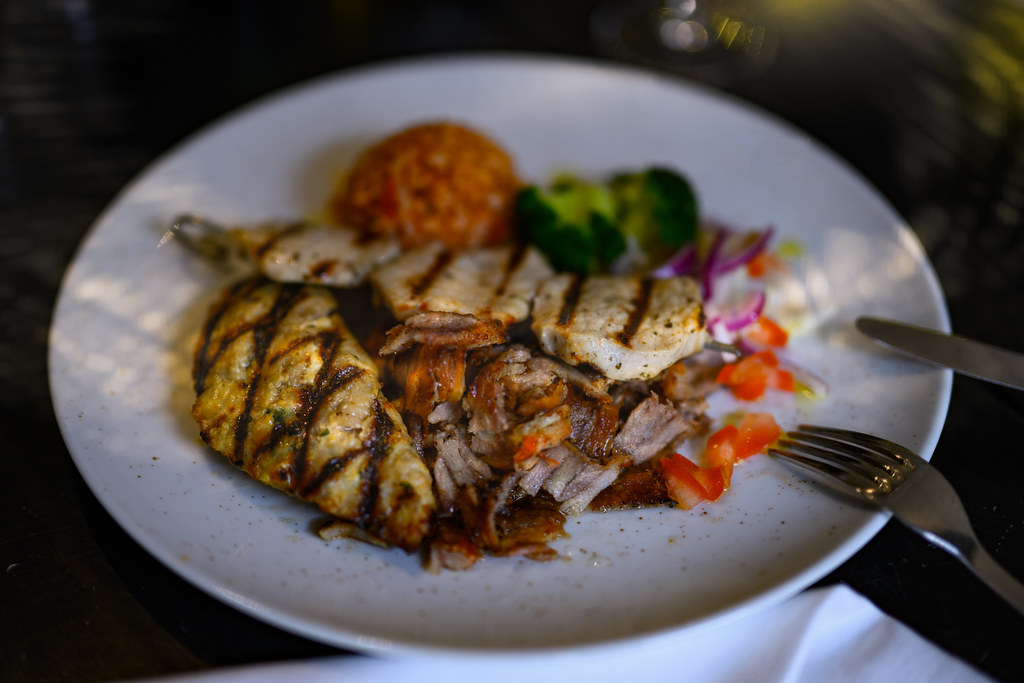 Griechischer Grillteller mit Fleisch vom Grill im Delphi Nürnberg